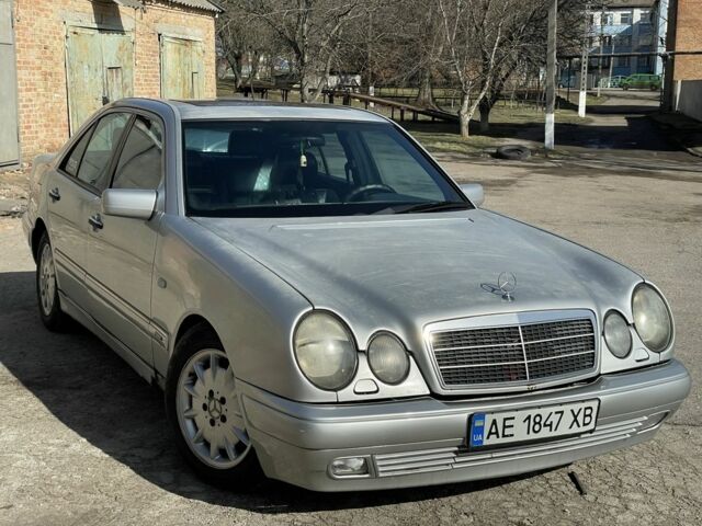 Сірий Мерседес Е-Клас, об'ємом двигуна 3.2 л та пробігом 270 тис. км за 1900 $, фото 1 на Automoto.ua