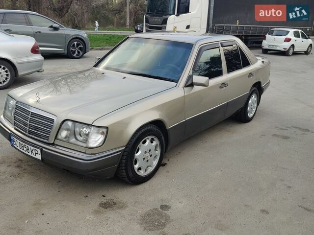 Сірий Мерседес Е-Клас, об'ємом двигуна 2 л та пробігом 461 тис. км за 3750 $, фото 1 на Automoto.ua