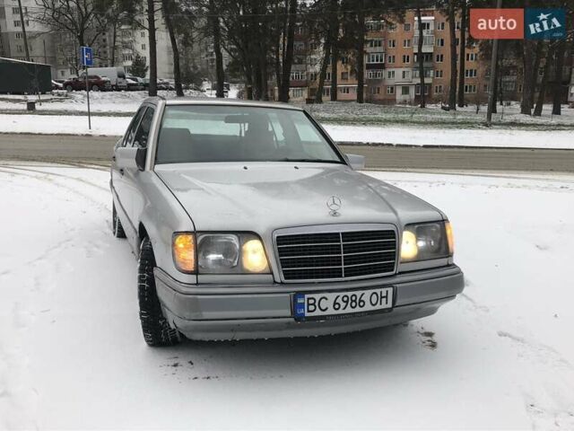 Серый Мерседес Е-Класс, объемом двигателя 2 л и пробегом 687 тыс. км за 2200 $, фото 1 на Automoto.ua