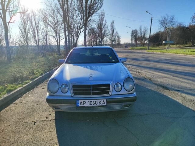 Серый Мерседес Е-Класс, объемом двигателя 2 л и пробегом 440 тыс. км за 3300 $, фото 1 на Automoto.ua