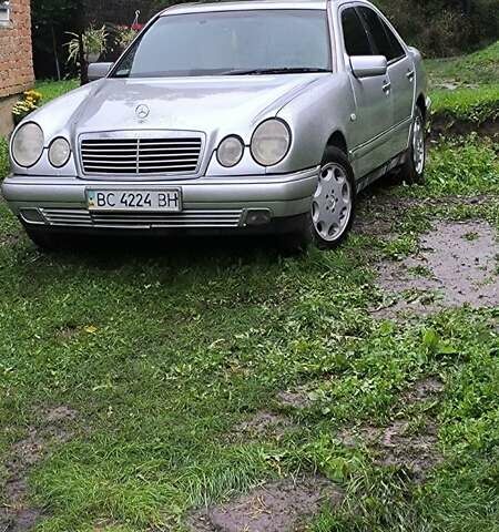 Сірий Мерседес Е-Клас, об'ємом двигуна 2.2 л та пробігом 360 тис. км за 2200 $, фото 1 на Automoto.ua