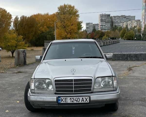 Сірий Мерседес Е-Клас, об'ємом двигуна 2.2 л та пробігом 456 тис. км за 3000 $, фото 1 на Automoto.ua