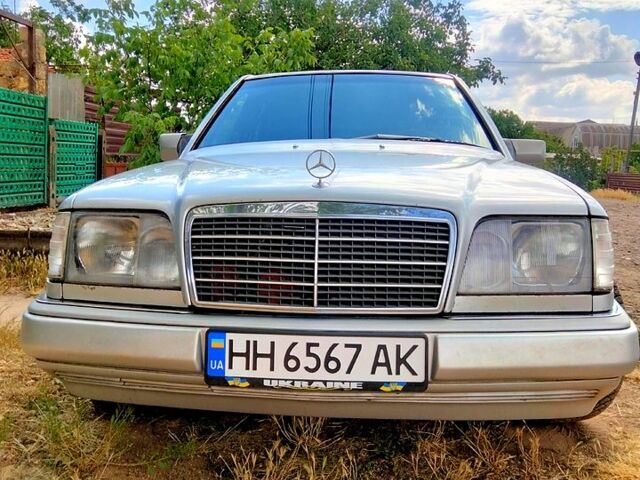 Сірий Мерседес Е-Клас, об'ємом двигуна 2 л та пробігом 53 тис. км за 3000 $, фото 1 на Automoto.ua