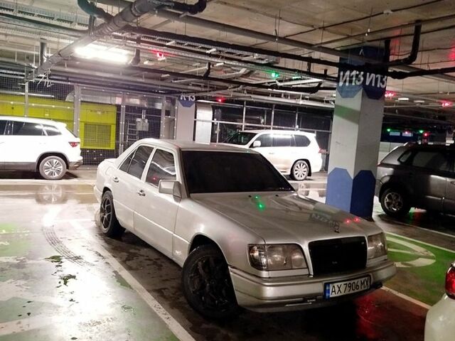 Сірий Мерседес Е-Клас, об'ємом двигуна 2 л та пробігом 0 тис. км за 4500 $, фото 1 на Automoto.ua