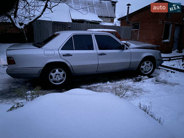 Серый Мерседес Е-Класс, объемом двигателя 2 л и пробегом 470 тыс. км за 1500 $, фото 1 на Automoto.ua