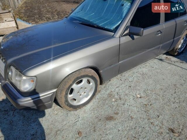 Серый Мерседес Е-Класс, объемом двигателя 3 л и пробегом 357 тыс. км за 3850 $, фото 1 на Automoto.ua