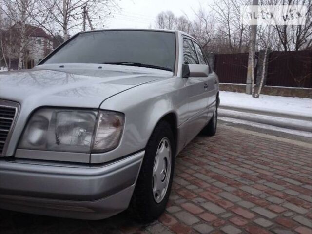 Сірий Мерседес Е-Клас, об'ємом двигуна 3 л та пробігом 350 тис. км за 5000 $, фото 1 на Automoto.ua