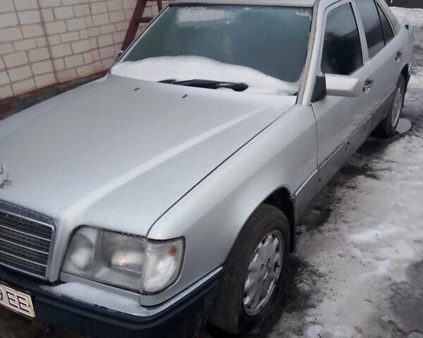 Сірий Мерседес Е-Клас, об'ємом двигуна 2.5 л та пробігом 47 тис. км за 3100 $, фото 1 на Automoto.ua