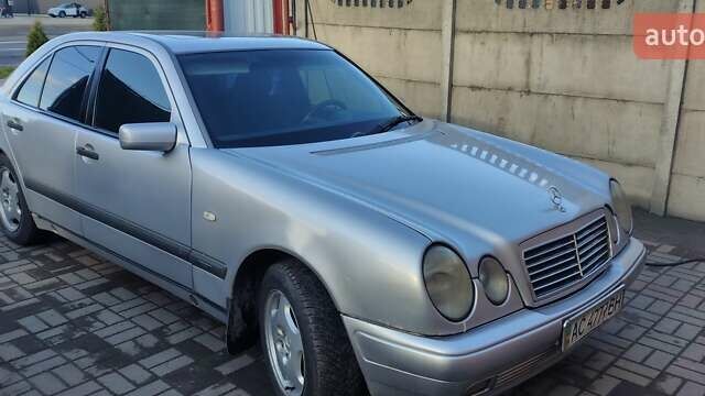 Сірий Мерседес Е-Клас, об'ємом двигуна 2.16 л та пробігом 423 тис. км за 3250 $, фото 1 на Automoto.ua