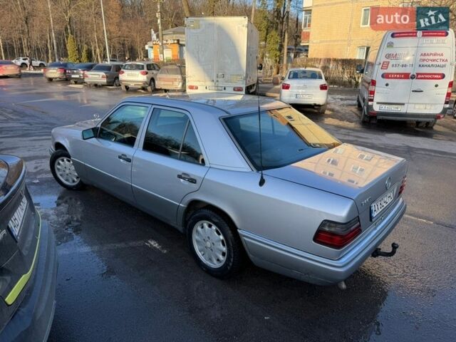 Серый Мерседес Е-Класс, объемом двигателя 2.2 л и пробегом 487 тыс. км за 6000 $, фото 1 на Automoto.ua