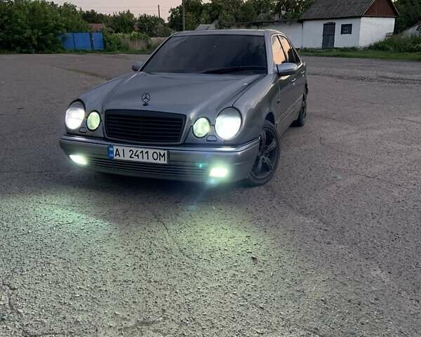 Сірий Мерседес Е-Клас, об'ємом двигуна 2.8 л та пробігом 500 тис. км за 3100 $, фото 1 на Automoto.ua