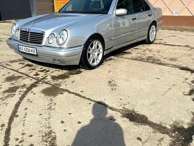 Сірий Мерседес Е-Клас, об'ємом двигуна 2.3 л та пробігом 283 тис. км за 3500 $, фото 1 на Automoto.ua