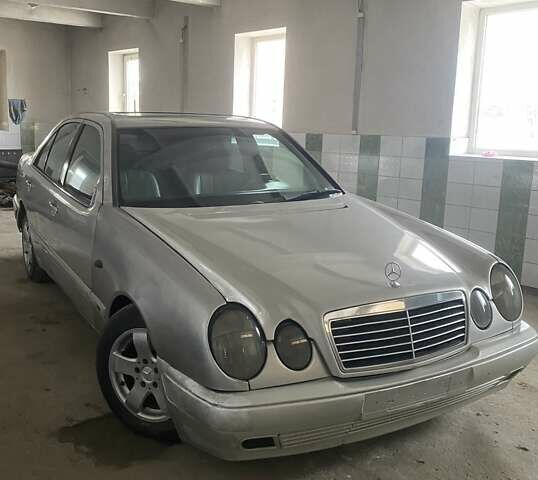 Сірий Мерседес Е-Клас, об'ємом двигуна 2.2 л та пробігом 250 тис. км за 1199 $, фото 1 на Automoto.ua