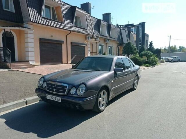 Серый Мерседес Е-Класс, объемом двигателя 2.8 л и пробегом 356 тыс. км за 2999 $, фото 1 на Automoto.ua