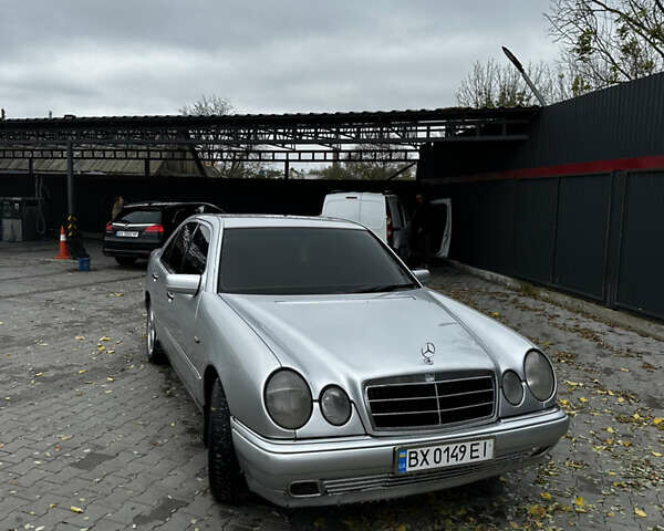 Серый Мерседес Е-Класс, объемом двигателя 3.2 л и пробегом 450 тыс. км за 2600 $, фото 1 на Automoto.ua