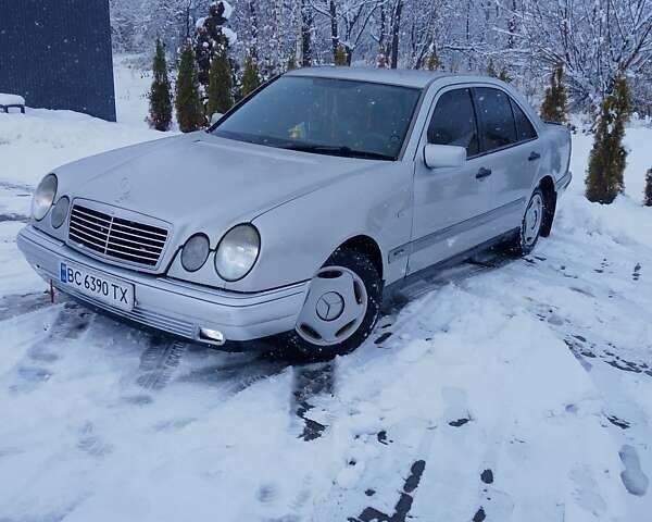 Серый Мерседес Е-Класс, объемом двигателя 2.2 л и пробегом 719 тыс. км за 2500 $, фото 1 на Automoto.ua