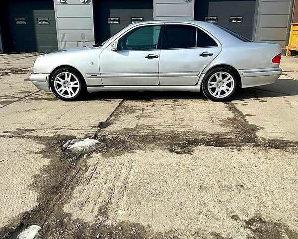 Серый Мерседес Е-Класс, объемом двигателя 2.3 л и пробегом 283 тыс. км за 3500 $, фото 1 на Automoto.ua