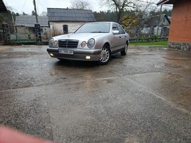 Сірий Мерседес Е-Клас, об'ємом двигуна 3 л та пробігом 385 тис. км за 3700 $, фото 1 на Automoto.ua