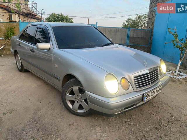 Сірий Мерседес Е-Клас, об'ємом двигуна 2.87 л та пробігом 540 тис. км за 3500 $, фото 1 на Automoto.ua