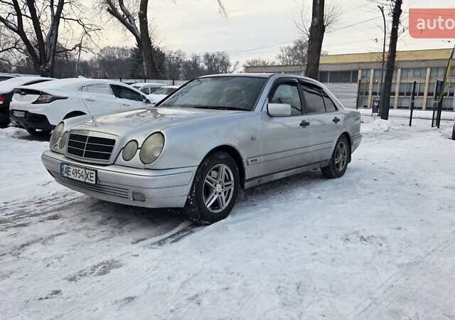 Серый Мерседес Е-Класс, объемом двигателя 2.8 л и пробегом 383 тыс. км за 2700 $, фото 1 на Automoto.ua