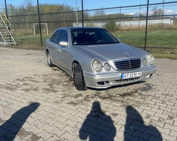 Сірий Мерседес Е-Клас, об'ємом двигуна 2.2 л та пробігом 300 тис. км за 3000 $, фото 1 на Automoto.ua