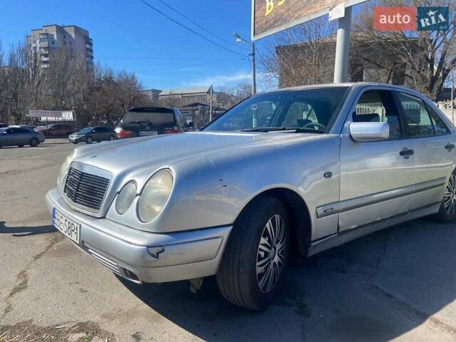Серый Мерседес Е-Класс, объемом двигателя 2.2 л и пробегом 420 тыс. км за 1200 $, фото 1 на Automoto.ua