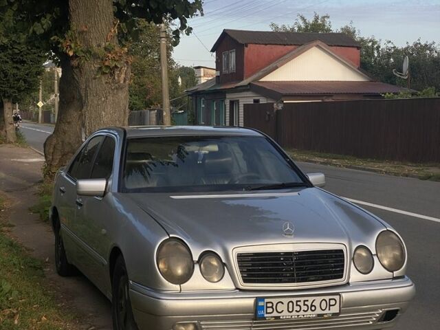Сірий Мерседес Е-Клас, об'ємом двигуна 2.8 л та пробігом 220 тис. км за 2600 $, фото 1 на Automoto.ua
