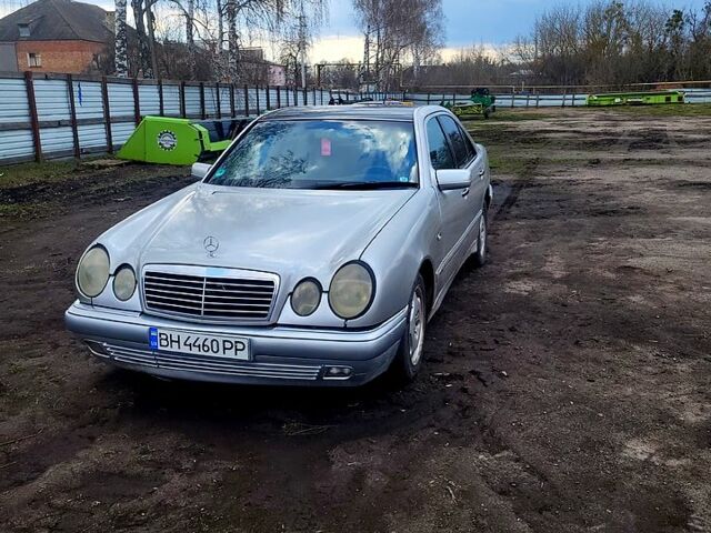 Сірий Мерседес Е-Клас, об'ємом двигуна 4.2 л та пробігом 300 тис. км за 3500 $, фото 1 на Automoto.ua