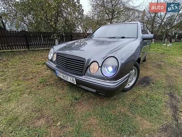 Мерседес Е-Класс 1996 в Жидачов на Automoto.ua Серый Мерседес Е-Класс, объемом двигателя 2.3 л и пробегом 420 тыс. км за 1750 $, фото 1 на Automoto.ua