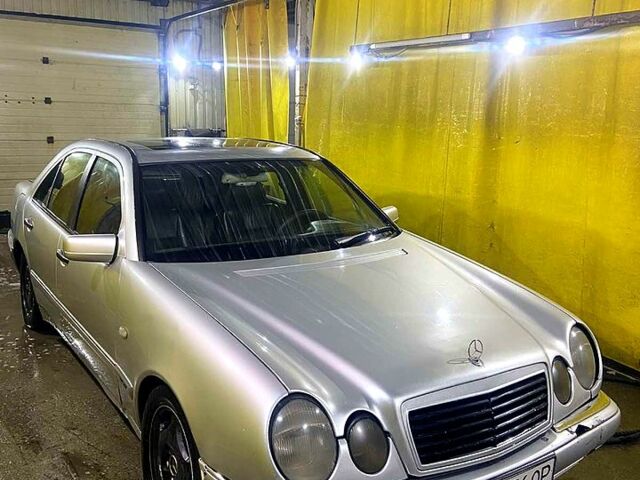 Серый Мерседес Е-Класс, объемом двигателя 2.8 л и пробегом 0 тыс. км за 1850 $, фото 1 на Automoto.ua