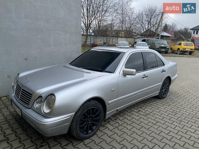 Сірий Мерседес Е-Клас, об'ємом двигуна 2.3 л та пробігом 381 тис. км за 2800 $, фото 1 на Automoto.ua