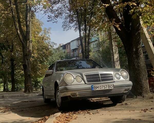 Серый Мерседес Е-Класс, объемом двигателя 2.2 л и пробегом 412 тыс. км за 2900 $, фото 1 на Automoto.ua