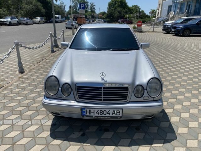 Серый Мерседес Е-Класс, объемом двигателя 2.4 л и пробегом 298 тыс. км за 1999 $, фото 1 на Automoto.ua