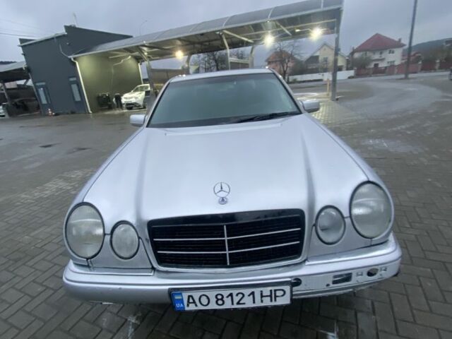 Сірий Мерседес Е-Клас, об'ємом двигуна 2.2 л та пробігом 1000 тис. км за 2700 $, фото 1 на Automoto.ua