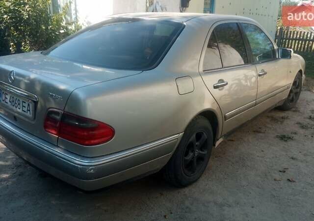 Серый Мерседес Е-Класс, объемом двигателя 2.2 л и пробегом 300 тыс. км за 3000 $, фото 1 на Automoto.ua