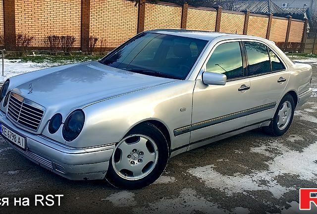 Серый Мерседес Е-Класс, объемом двигателя 2.4 л и пробегом 444 тыс. км за 3600 $, фото 1 на Automoto.ua