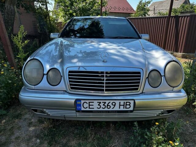 Сірий Мерседес Е-Клас, об'ємом двигуна 2 л та пробігом 325 тис. км за 3159 $, фото 1 на Automoto.ua