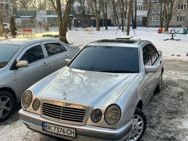 Серый Мерседес Е-Класс, объемом двигателя 2.2 л и пробегом 405 тыс. км за 4500 $, фото 1 на Automoto.ua