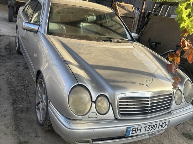 Сірий Мерседес Е-Клас, об'ємом двигуна 4.2 л та пробігом 500 тис. км за 3515 $, фото 1 на Automoto.ua
