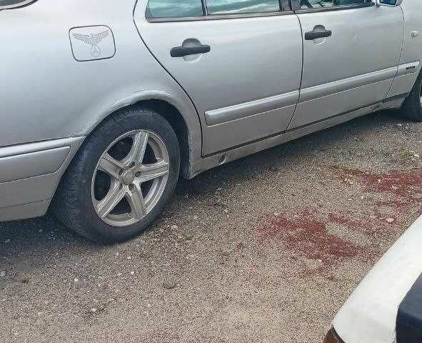 Сірий Мерседес Е-Клас, об'ємом двигуна 2 л та пробігом 460 тис. км за 2239 $, фото 1 на Automoto.ua