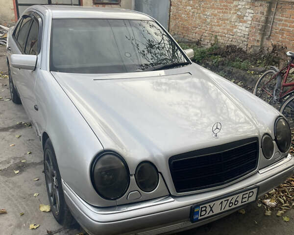 Сірий Мерседес Е-Клас, об'ємом двигуна 3.2 л та пробігом 330 тис. км за 3500 $, фото 1 на Automoto.ua