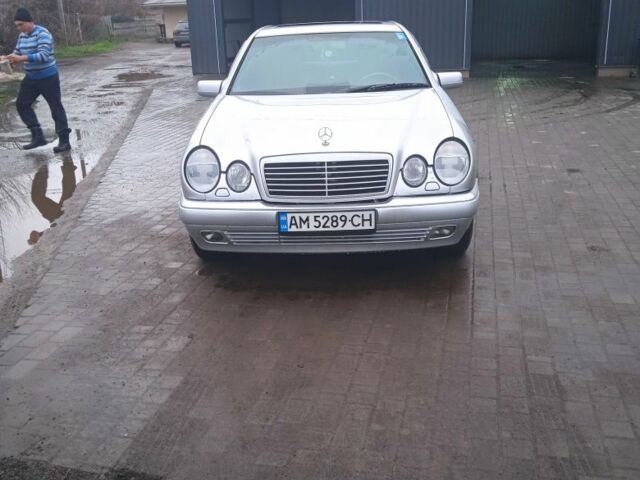 Серый Мерседес Е-Класс, объемом двигателя 4.2 л и пробегом 300 тыс. км за 4000 $, фото 1 на Automoto.ua