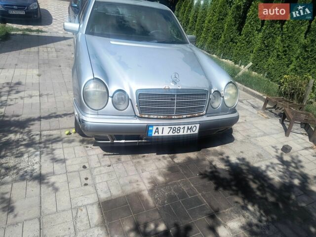 Сірий Мерседес Е-Клас, об'ємом двигуна 2 л та пробігом 225 тис. км за 2400 $, фото 1 на Automoto.ua