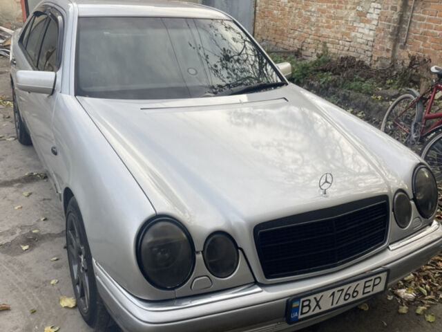 Сірий Мерседес Е-Клас, об'ємом двигуна 3.2 л та пробігом 330 тис. км за 3500 $, фото 1 на Automoto.ua