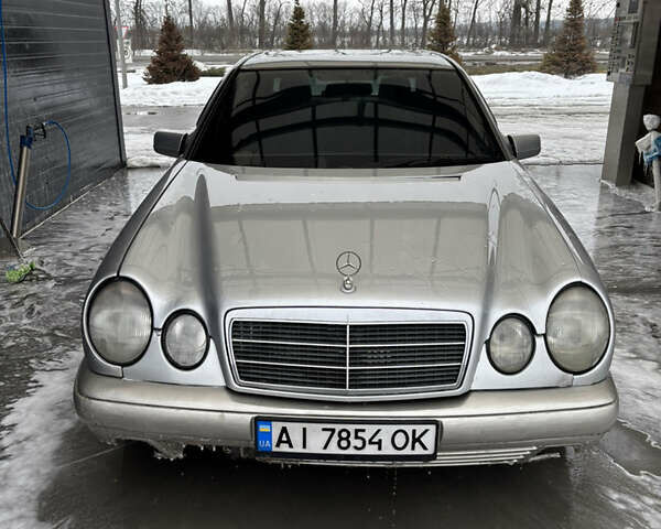 Серый Мерседес Е-Класс, объемом двигателя 2.2 л и пробегом 515 тыс. км за 3000 $, фото 1 на Automoto.ua