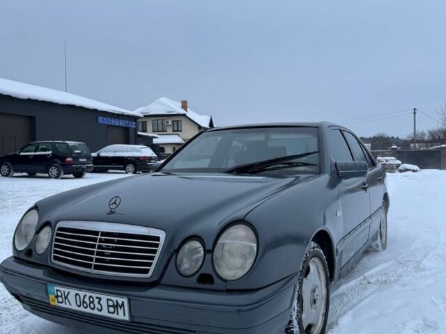 Серый Мерседес Е-Класс, объемом двигателя 3.2 л и пробегом 370 тыс. км за 2699 $, фото 1 на Automoto.ua