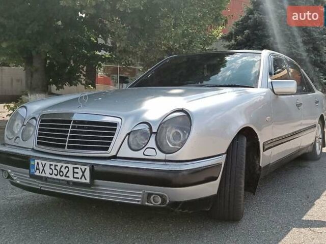 Сірий Мерседес Е-Клас, об'ємом двигуна 2.8 л та пробігом 424 тис. км за 4300 $, фото 1 на Automoto.ua