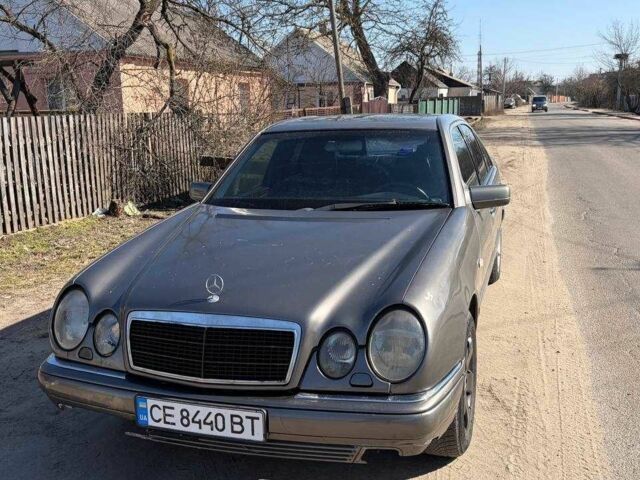 Серый Мерседес Е-Класс, объемом двигателя 3.2 л и пробегом 380 тыс. км за 2300 $, фото 1 на Automoto.ua