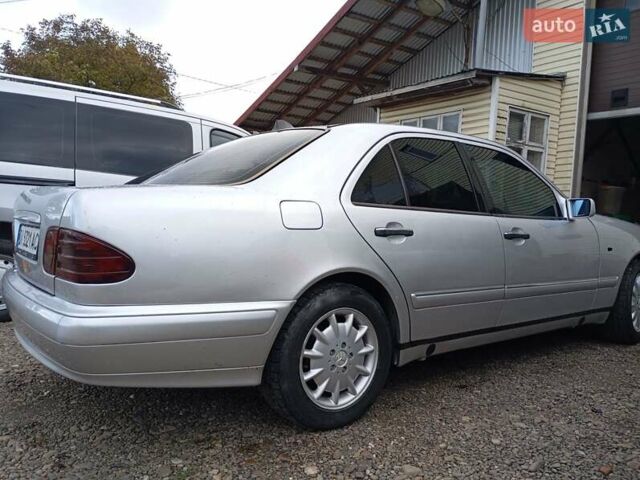 Серый Мерседес Е-Класс, объемом двигателя 2 л и пробегом 318 тыс. км за 2999 $, фото 1 на Automoto.ua