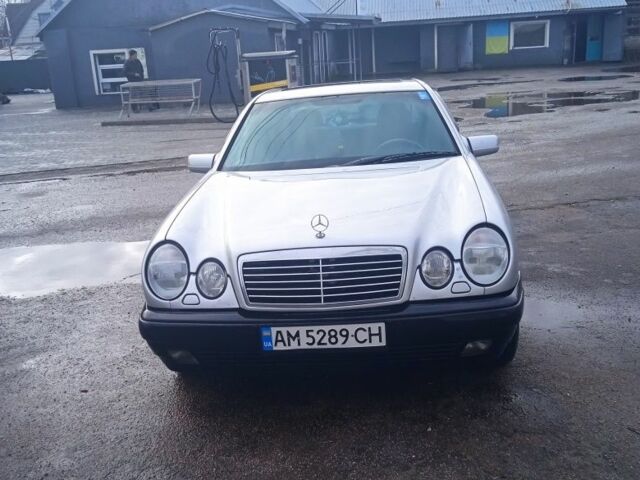 Серый Мерседес Е-Класс, объемом двигателя 4.2 л и пробегом 300 тыс. км за 4000 $, фото 1 на Automoto.ua